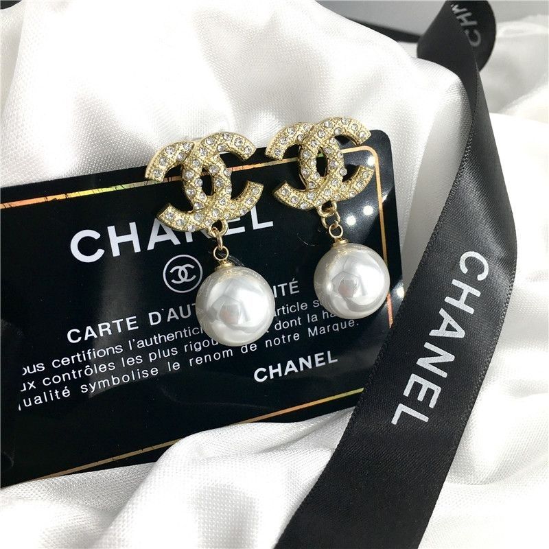 22 years old new diamond-set stud earrings product image 4, provided for visual reference and product detail review
