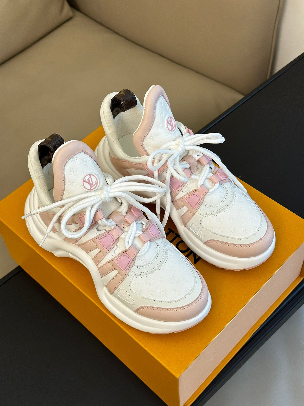 2023 VL Calfskin & Tech Mesh Shoes -S38 product image 10, provided for visual reference and product detail review