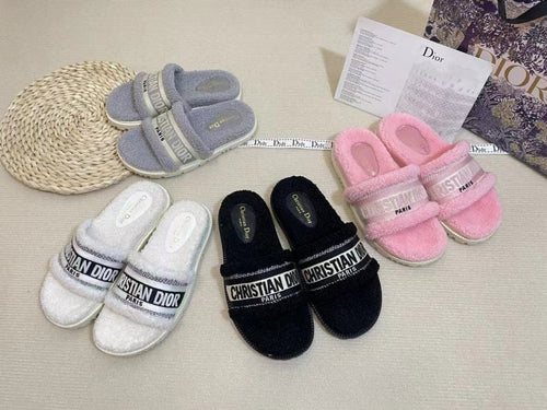 2023 Autumn and Winter lamb hair slippers product image 1, provided for visual reference and product detail review