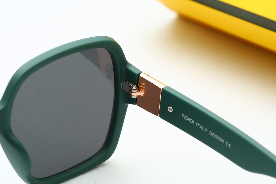 Gradient Color Sunglasses For Women product image 3, provided for visual reference and product detail review