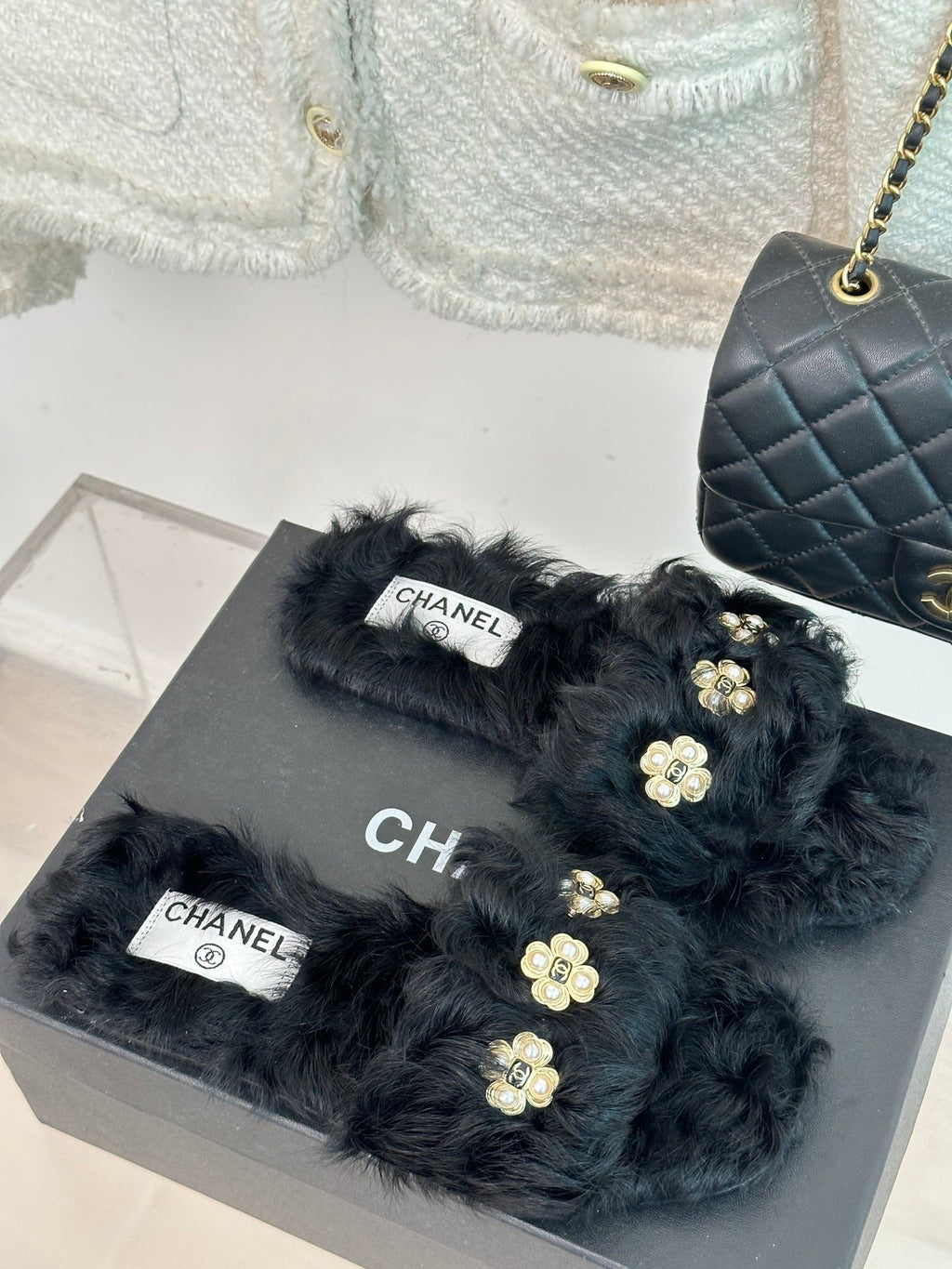 2023 CC Pure wool double C four-leaf clover fur slippers-S28 product image 1, provided for visual reference and product