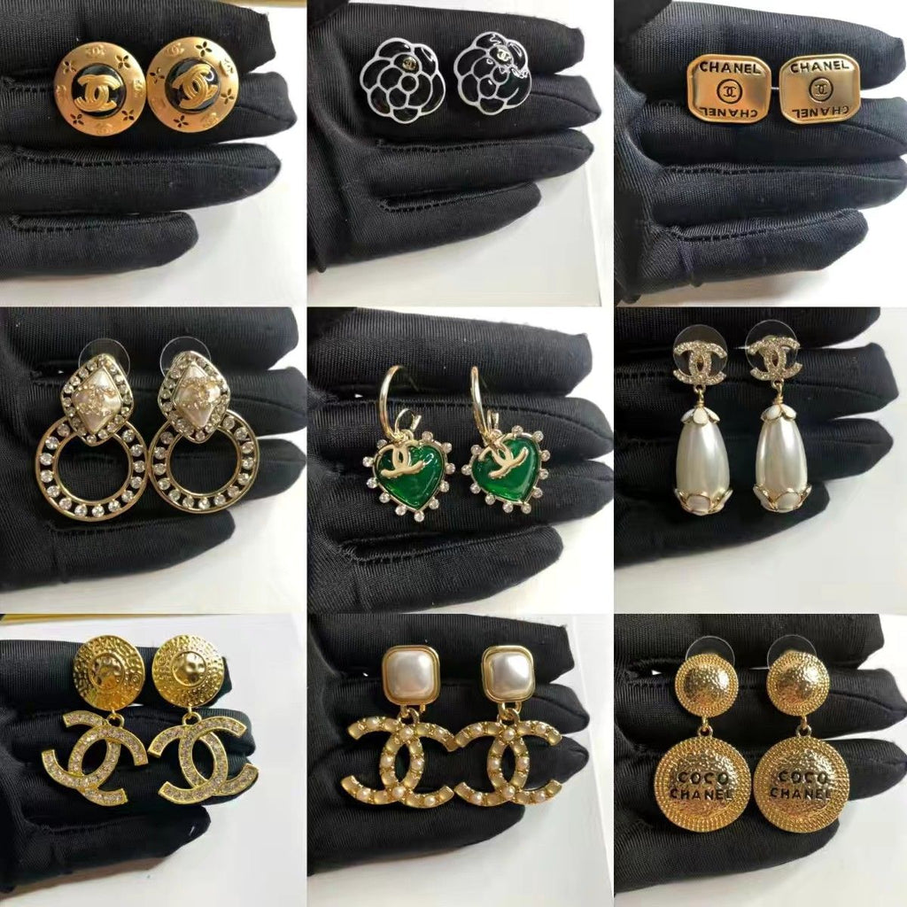(C earrings) Small fragrant vintage earrings product image 1, provided for visual reference and product detail review