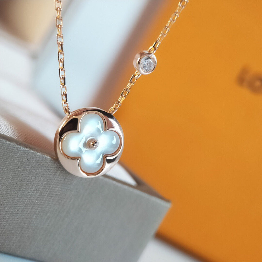 High-Quality Mother-of-Pearl and Diamond Necklace product image 4, provided for visual reference and product detail review