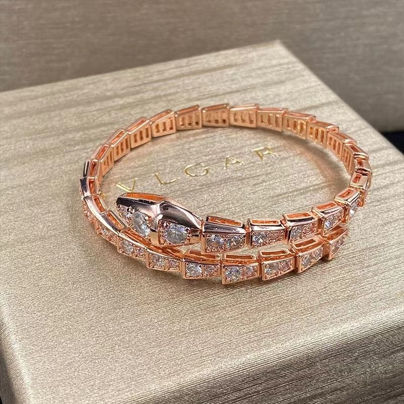 2022 new snake bone serpentine bracelet product image 3, provided for visual reference and product detail review