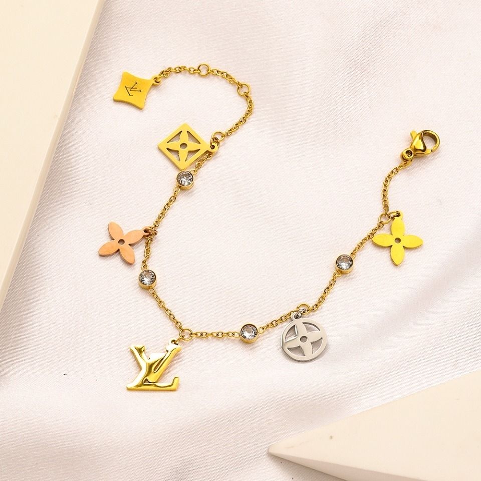 Bracelet double C luxury bracelet product image 6, provided for visual reference and product detail review