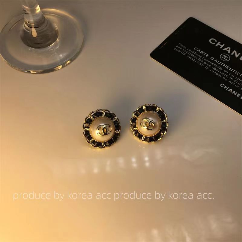 Small fragrant diamond pearl Earrings product image 4, provided for visual reference and product detail review