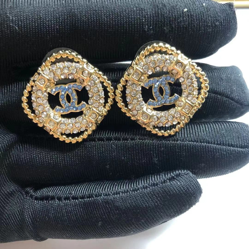 (C earrings) Small fragrant vintage earrings product image 19, provided for visual reference and product detail review