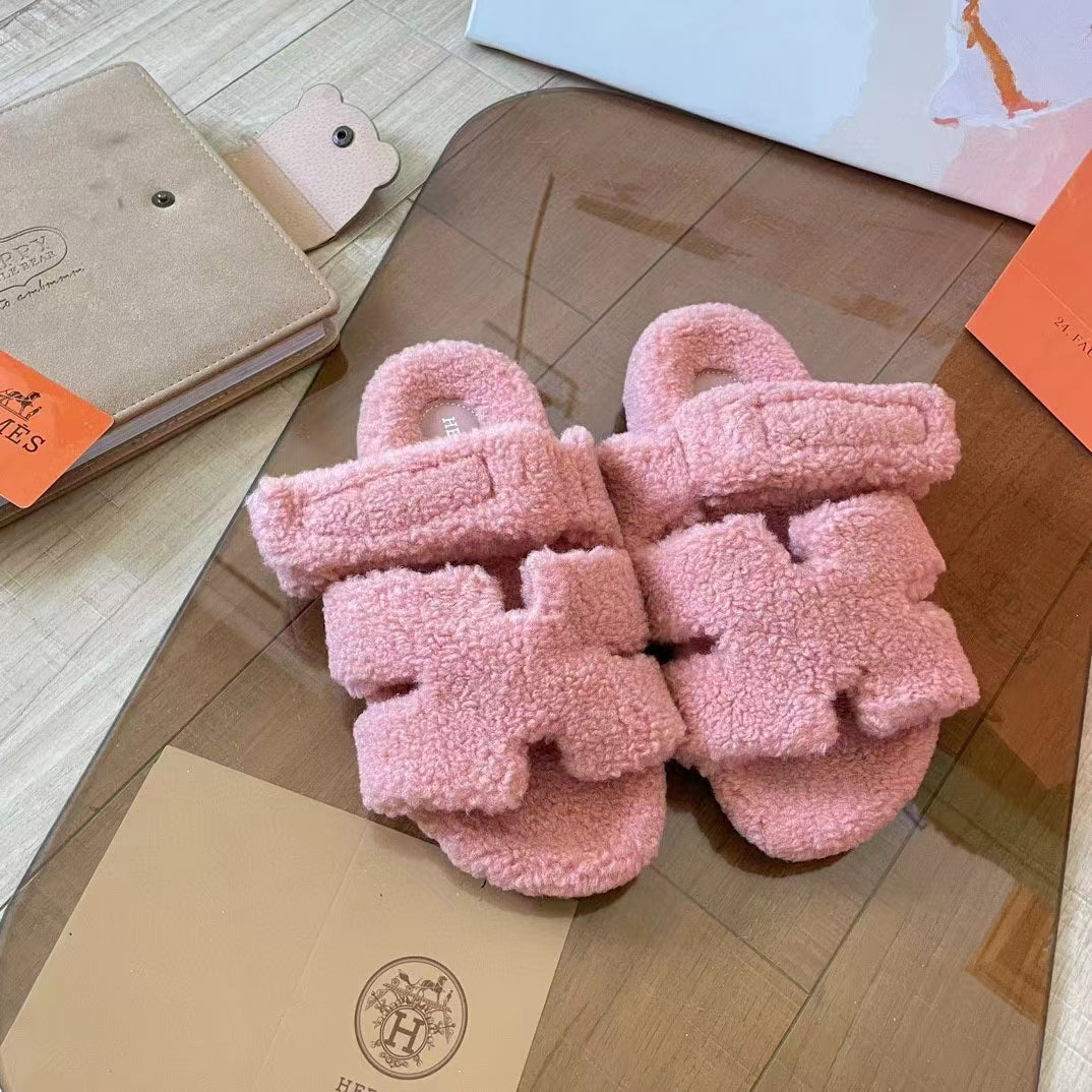 2023 Autumn and Winter lamb hair slippers product image 3, provided for visual reference and product detail review