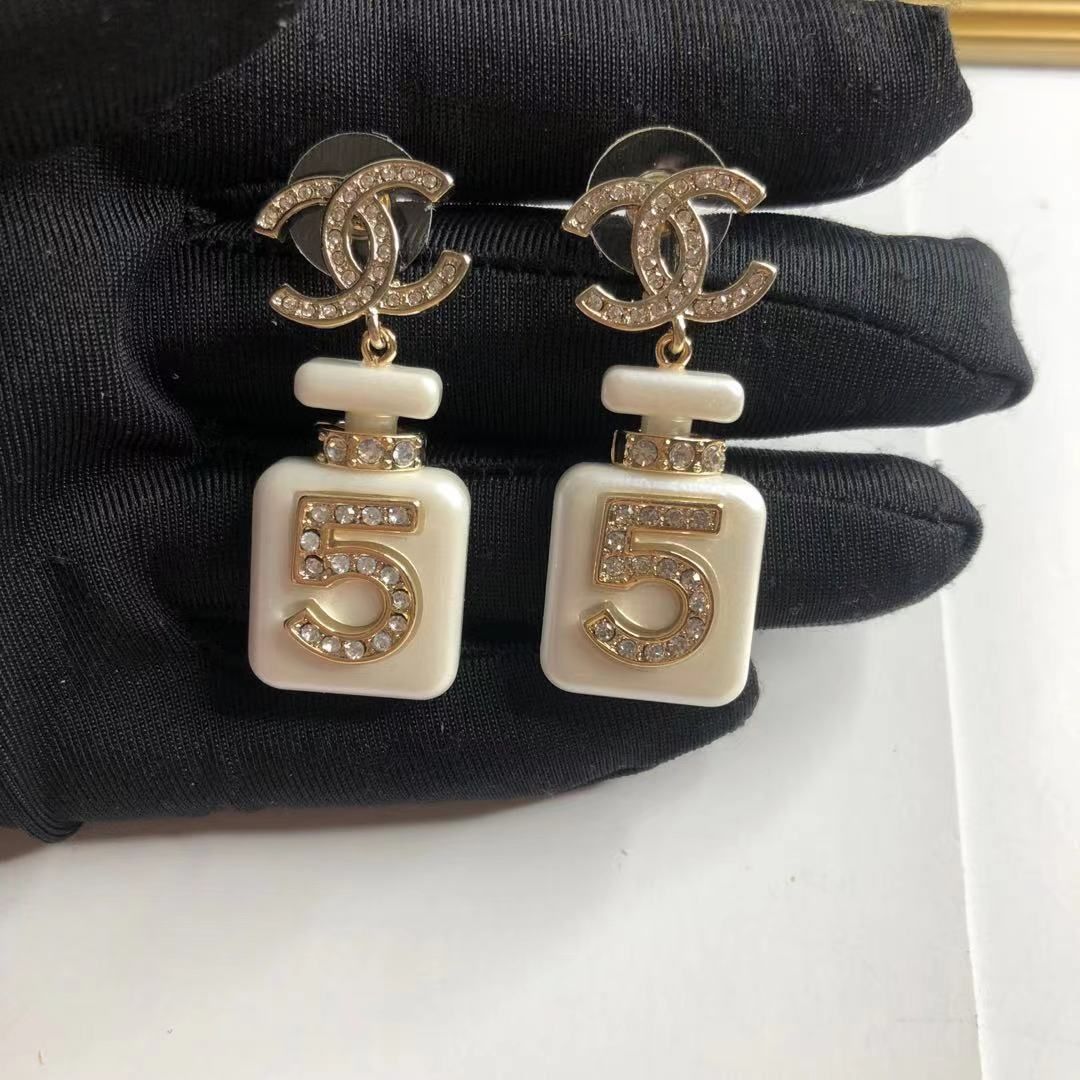 Small Fragrant Vintage Earrings product image 12, provided for visual reference and product detail review