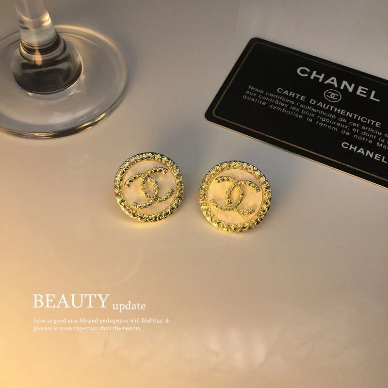 Small fragrant diamond pearl Earrings product image 10, provided for visual reference and product detail review