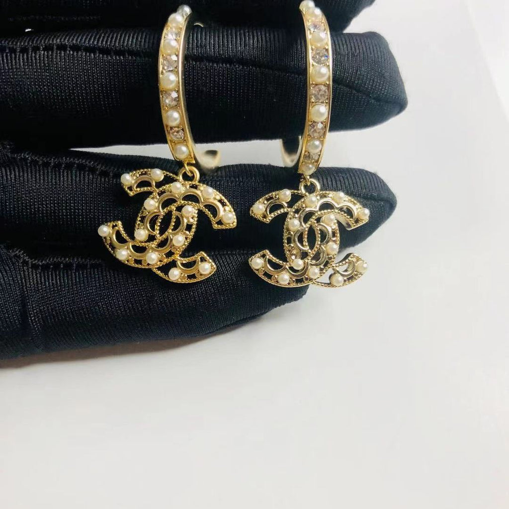 (C earrings) Small fragrant vintage earrings product image 8, provided for visual reference and product detail review