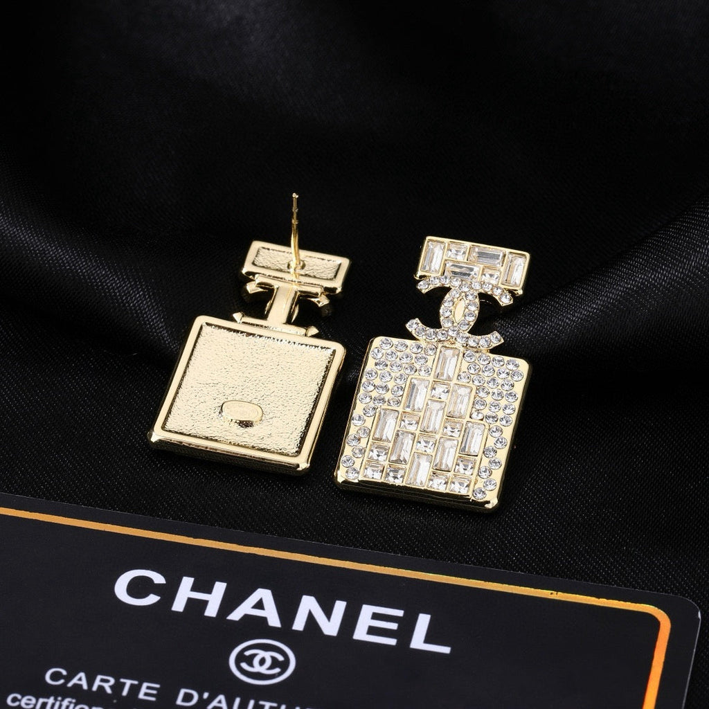 High-Quality Stud Earrings-147 product image 5, provided for visual reference and product detail review