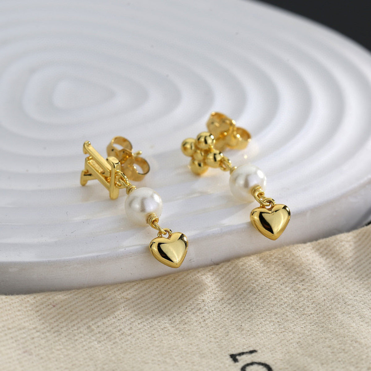 High-Quality Stud Earrings-zz product image 1, provided for visual reference and product detail review