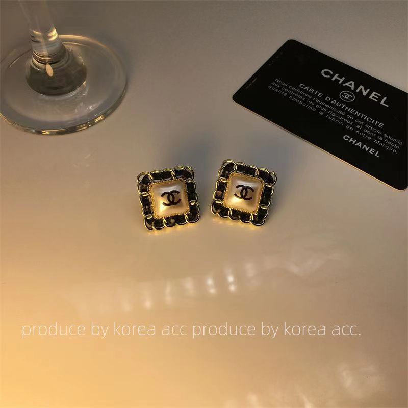 Small fragrant diamond pearl Earrings product image 18, provided for visual reference and product detail review