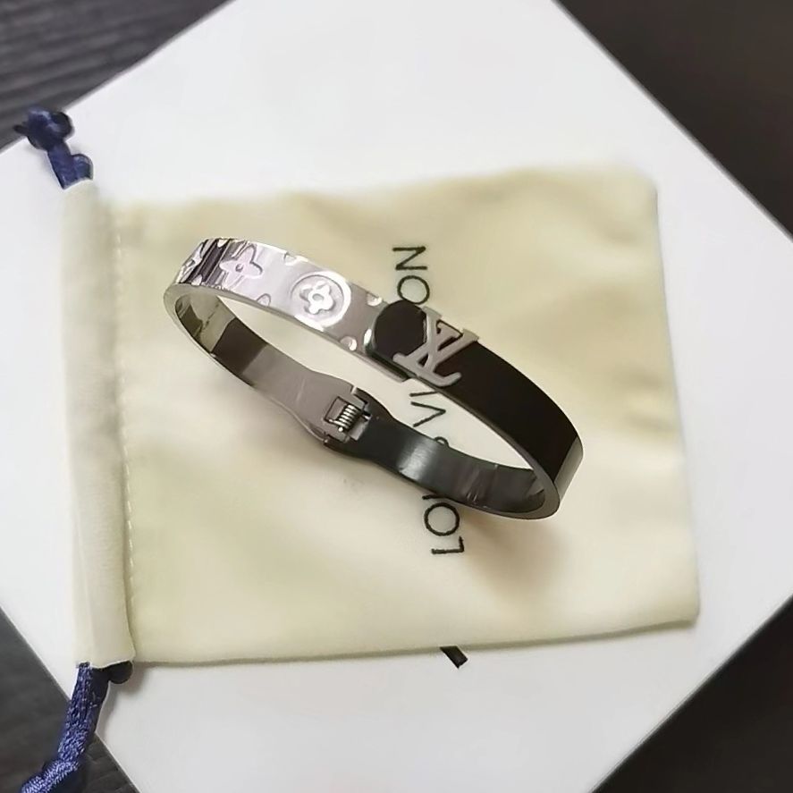 2022 high-grade titanium steel bracelet product image 8, provided for visual reference and product detail review