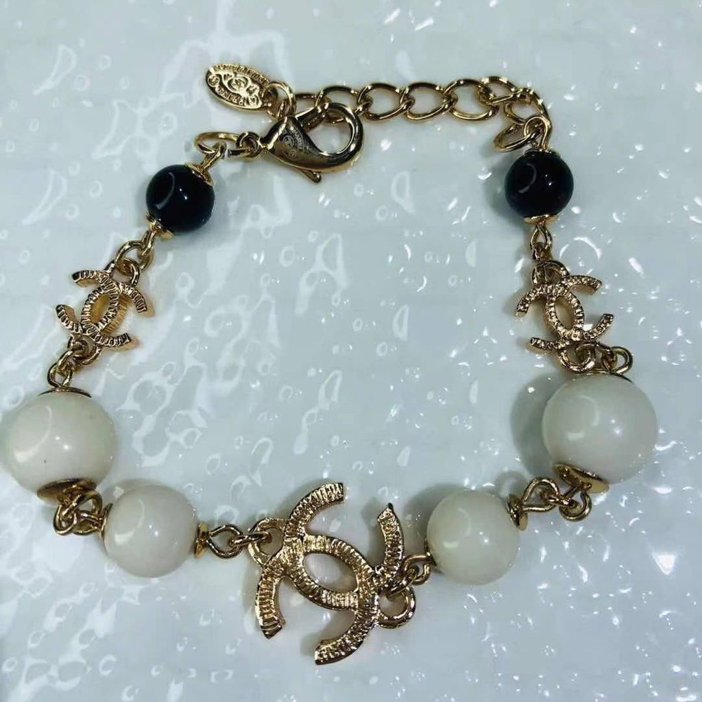 Xiaoxiang classic vintage brass bracelet product image 22, provided for visual reference and product detail review