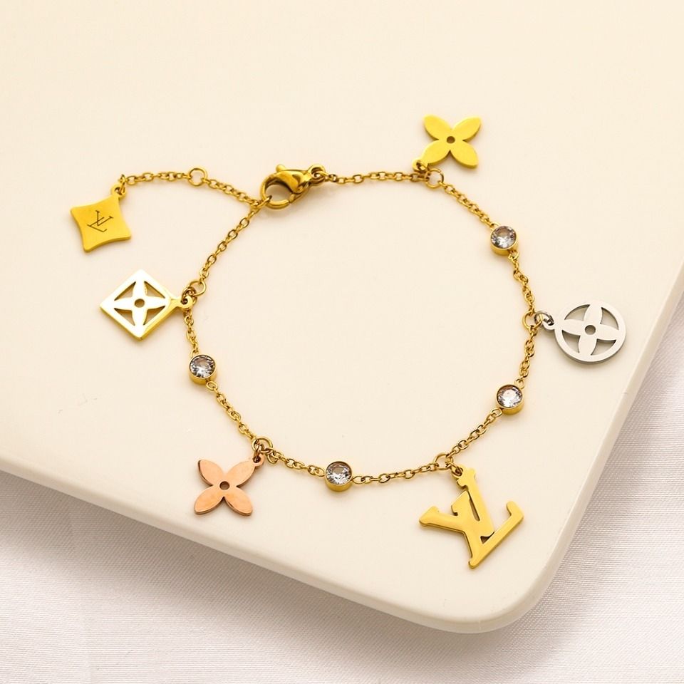 Bracelet double C luxury bracelet product image 5, provided for visual reference and product detail review