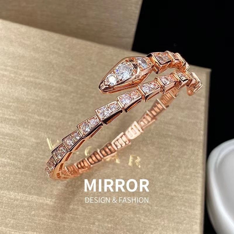 2022 new snake bone serpentine bracelet product image 1, provided for visual reference and product detail review