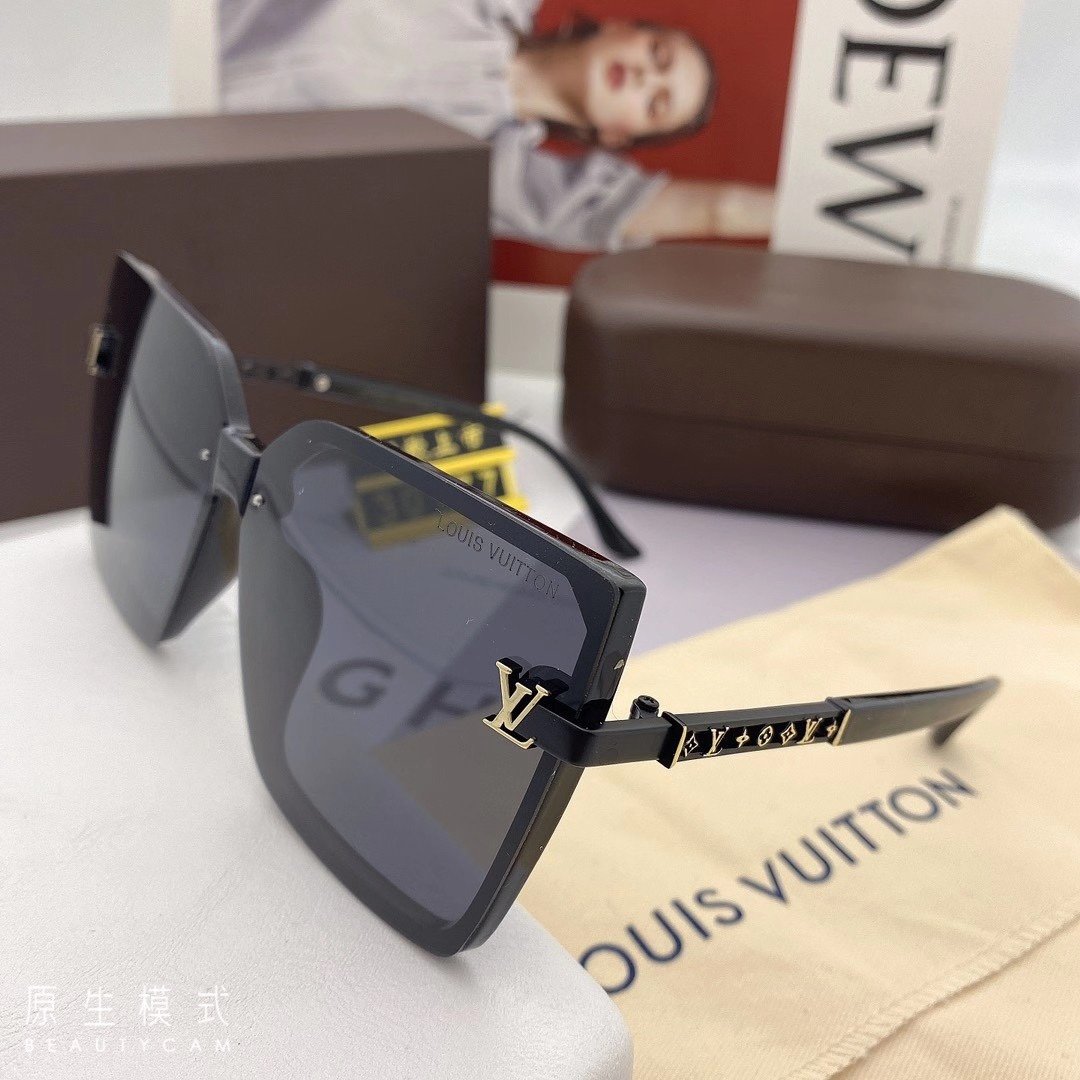 Classical Women Sunglasses Men Sunglasses product image 3, provided for visual reference and product detail review