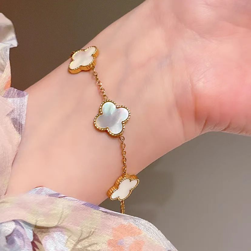 2023 New Flower Decorative Bracelet product image 5, provided for visual reference and product detail review