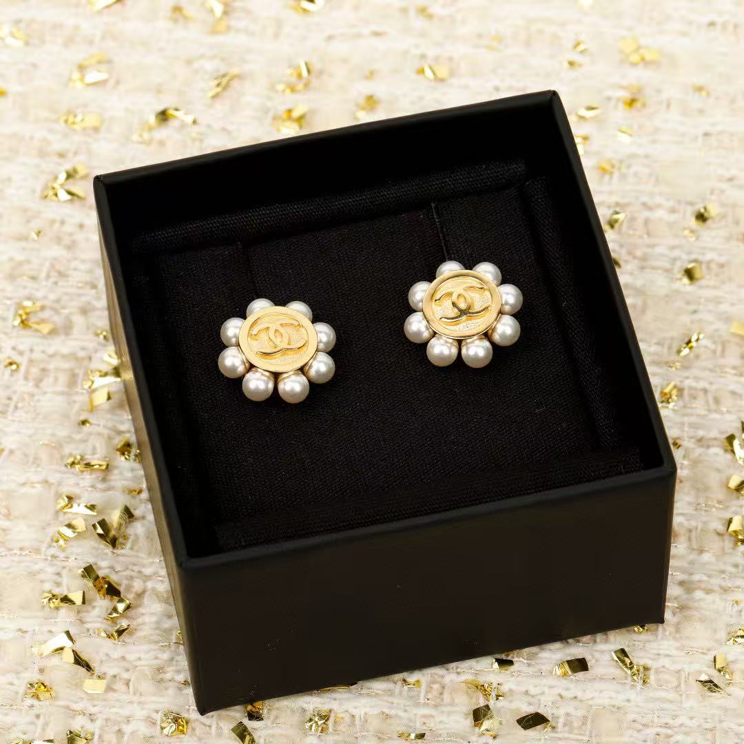 High-Quality Stud Earrings-98 product image 3, provided for visual reference and product detail review