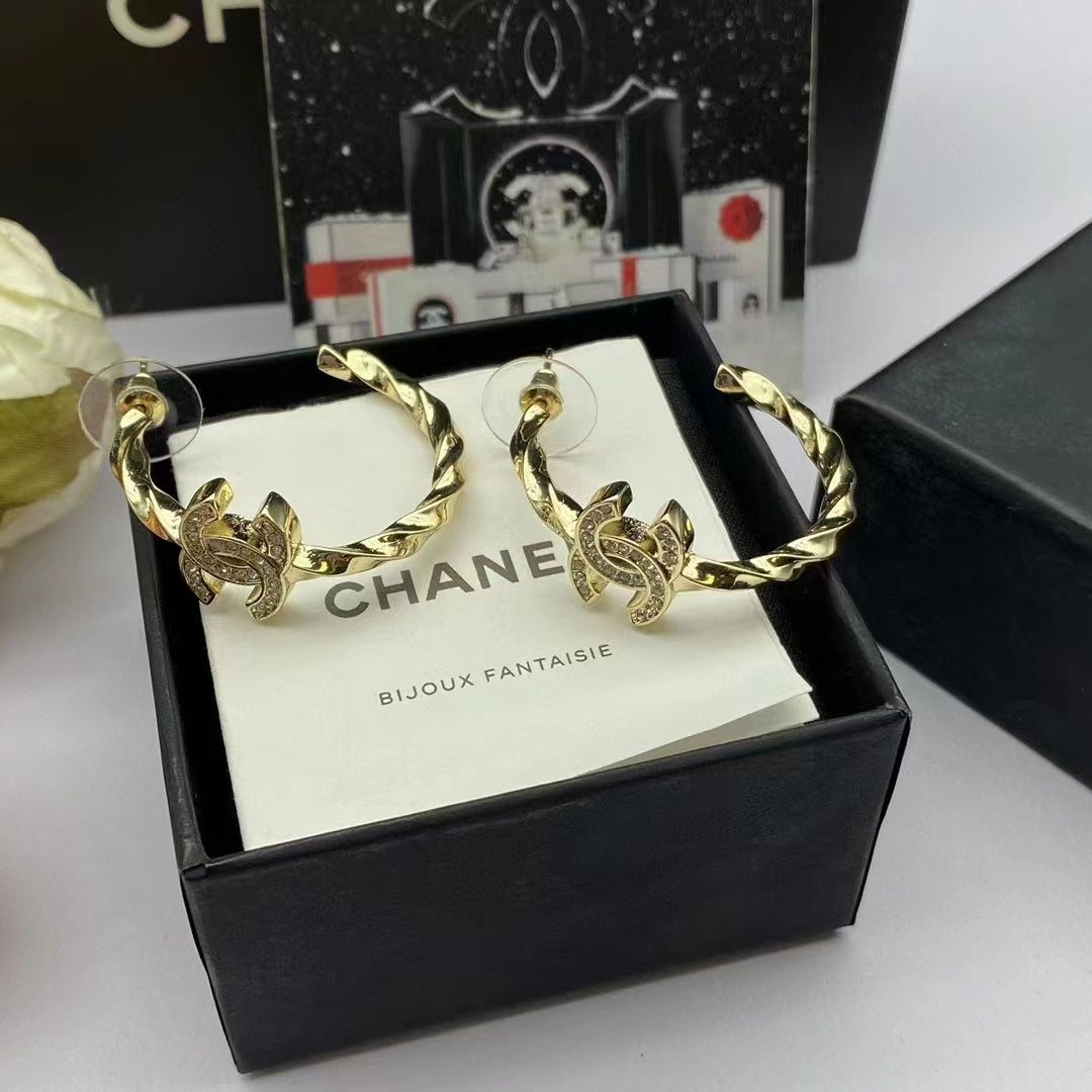 Small fragrant diamond pearl earrings product image 7, provided for visual reference and product detail review