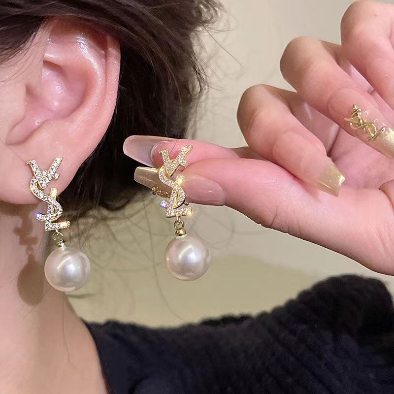 Small fragrant diamond pearl Earrings product image 14, provided for visual reference and product detail review