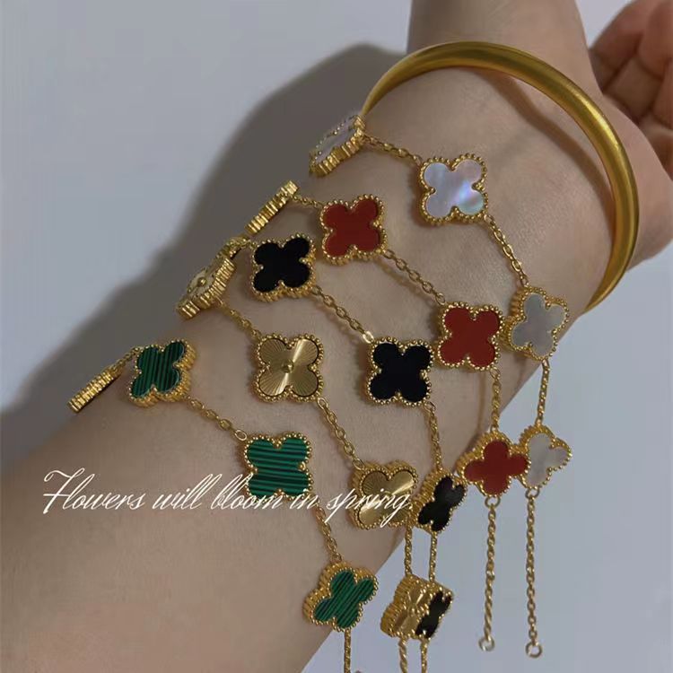 2023 New Flower Decorative Bracelet product image 1, provided for visual reference and product detail review