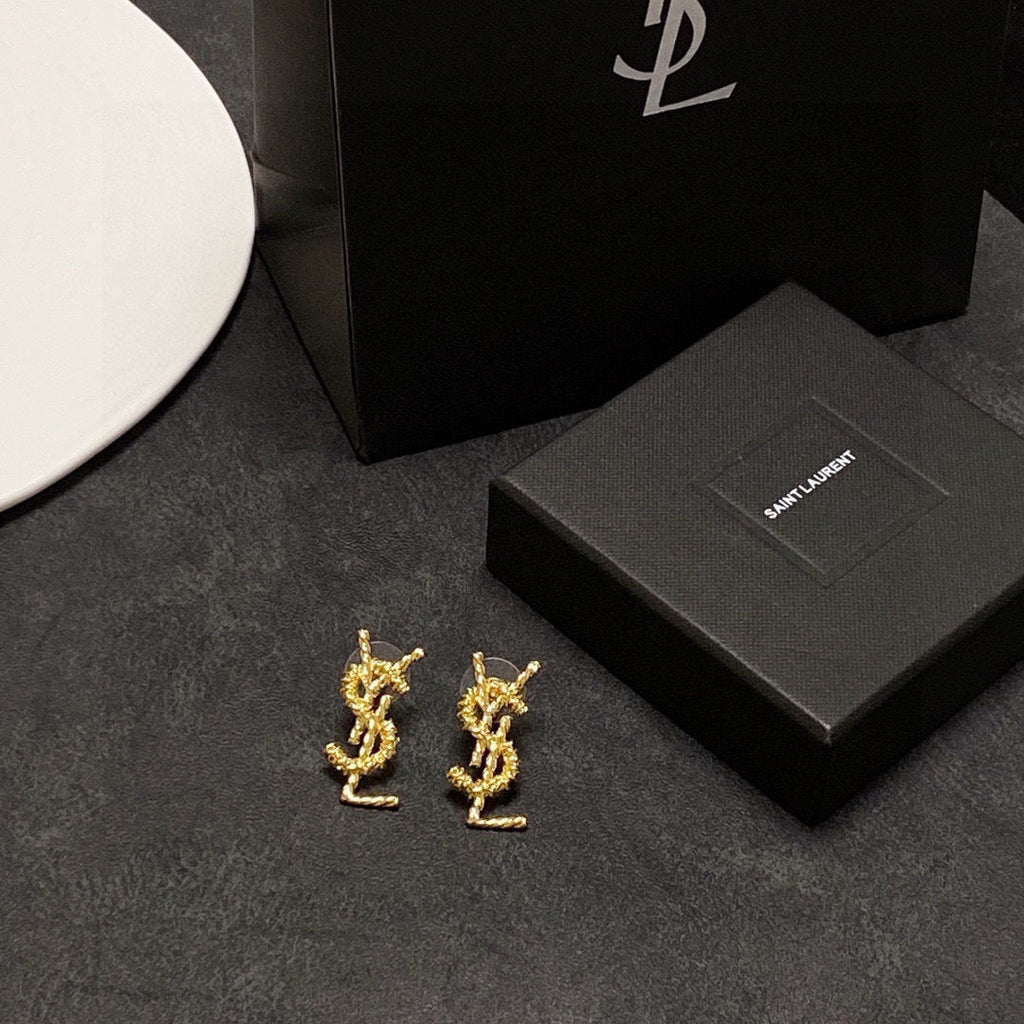 High-Quality Stud Earrings-56 product image 9, provided for visual reference and product detail review