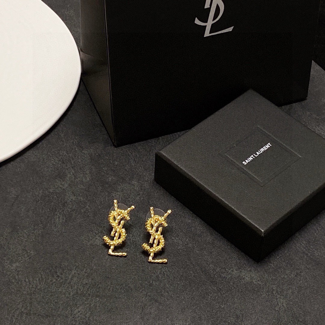 High-Quality Stud Earrings-56 product image 9, provided for visual reference and product detail review