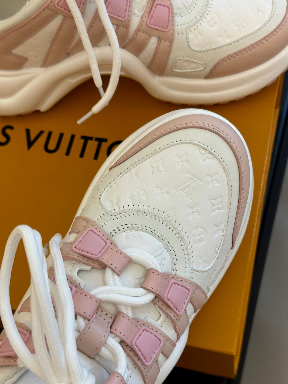 2023 VL Calfskin & Tech Mesh Shoes -S38 product image 6, provided for visual reference and product detail review