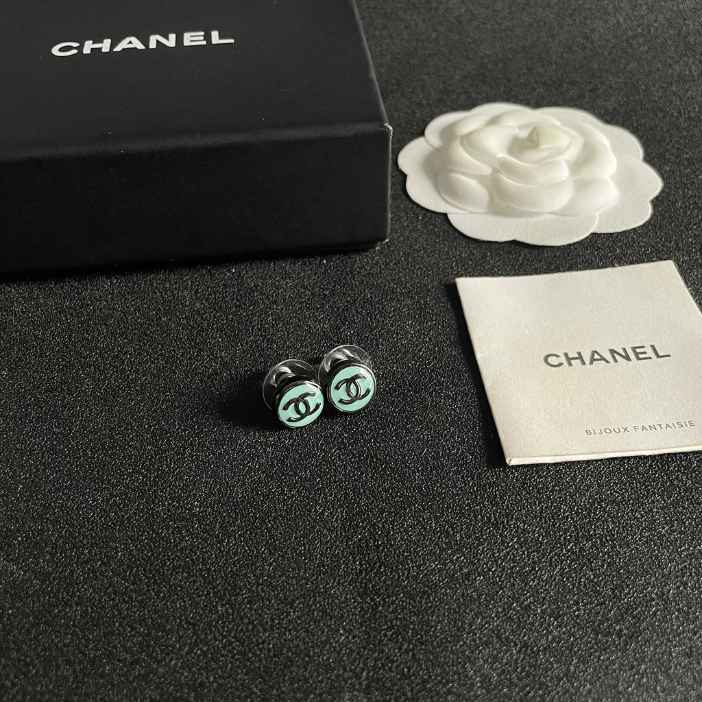 High-Quality Stud Earrings-155 product image 5, provided for visual reference and product detail review