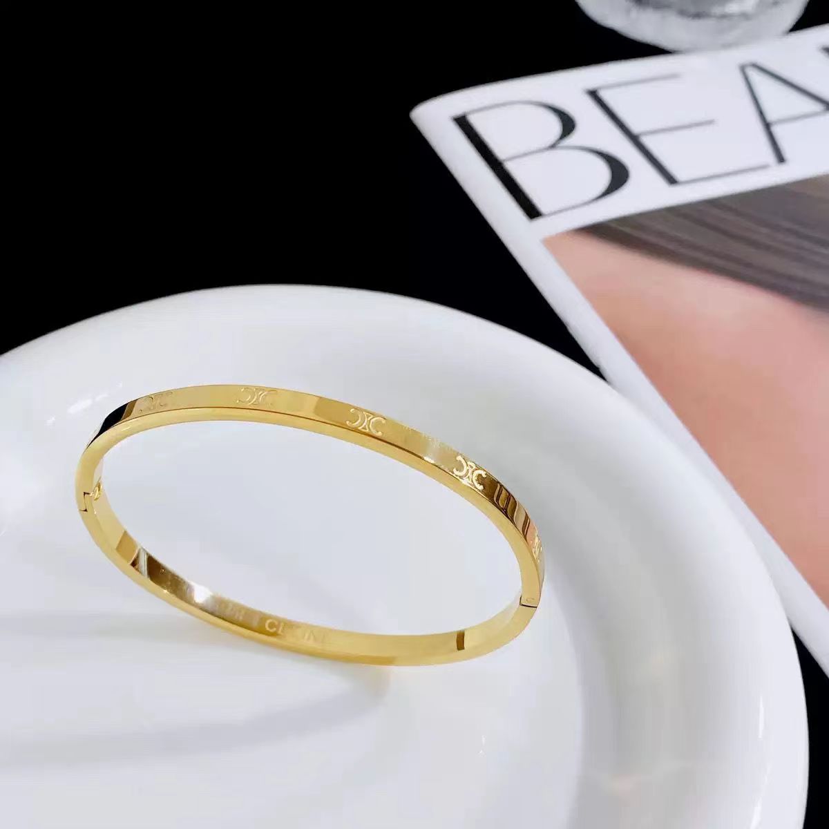 2023 New Fashion diamond Bracelet product image 10, provided for visual reference and product detail review