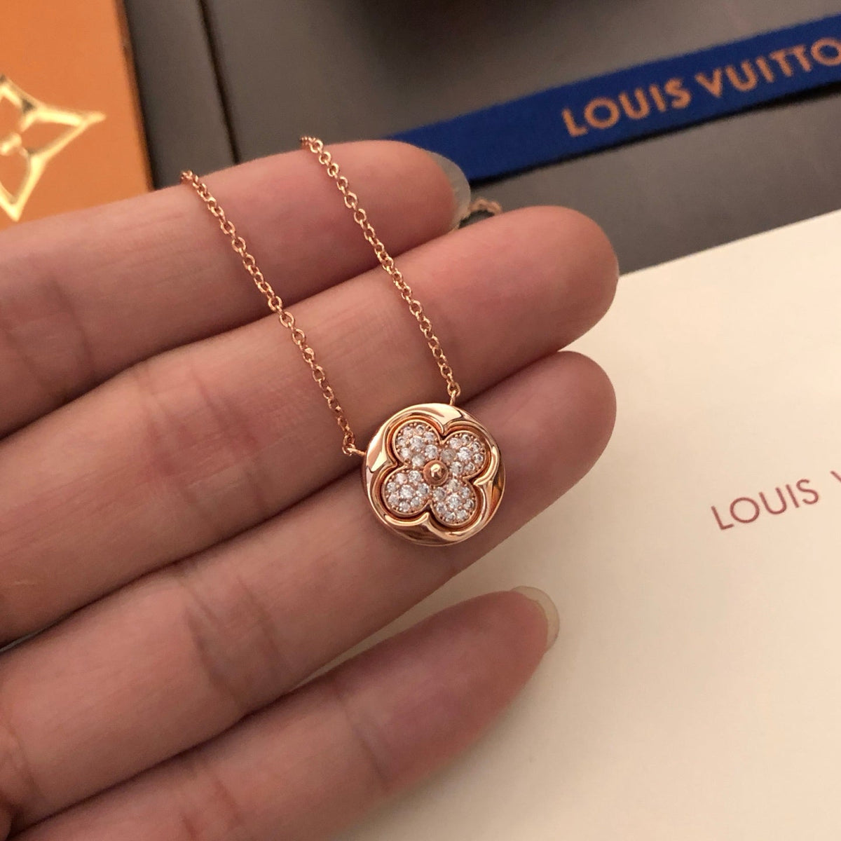 Full-Diamond Four-Leaf Clover Necklace product image 5, provided for visual reference and product detail review