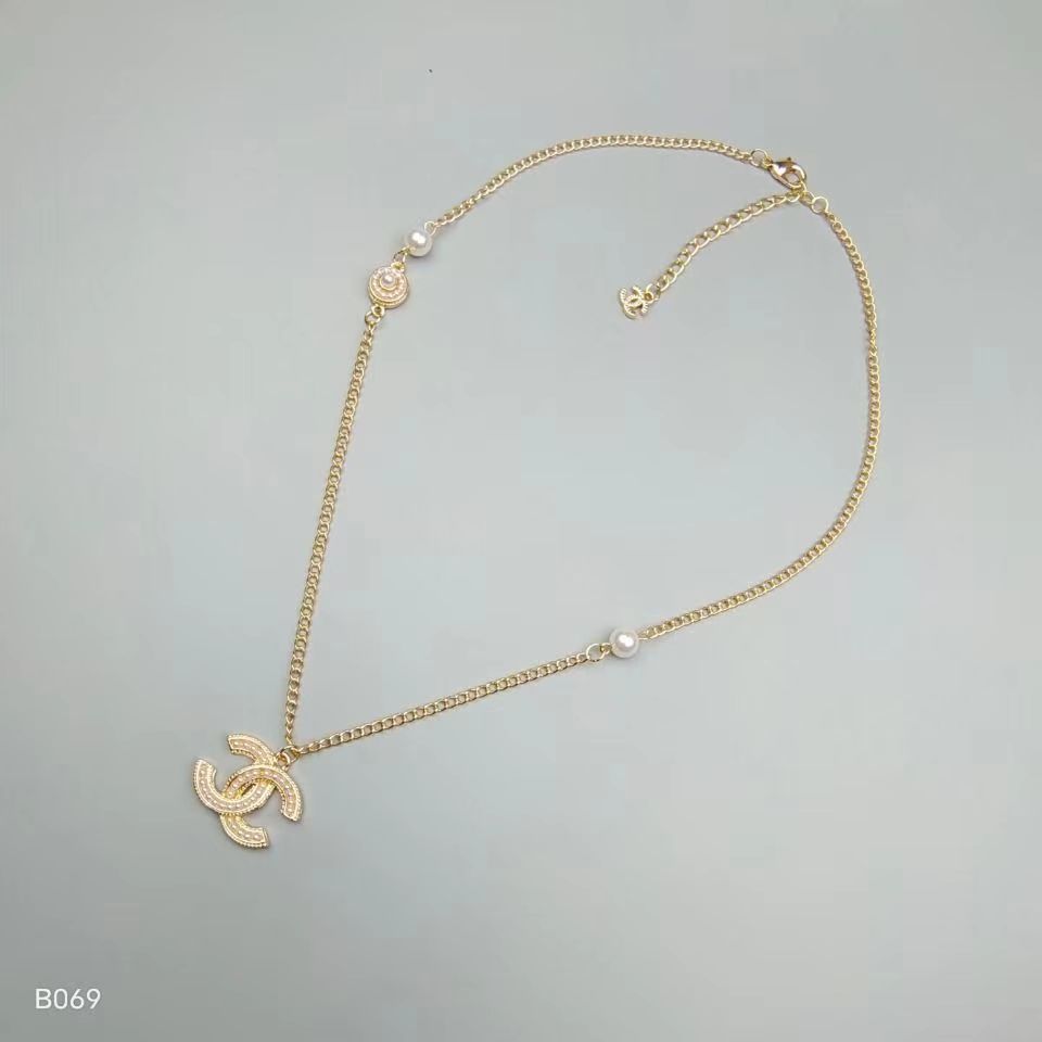 2023 New Fashion Glitter Necklace product image 4, provided for visual reference and product detail review