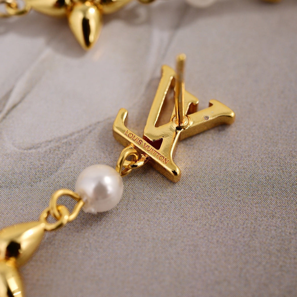 High-Quality, Stylish Stud Earrings product image 2, provided for visual reference and product detail review