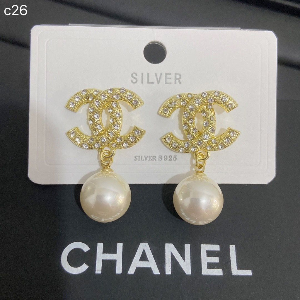 22 years old new diamond-set stud earrings product image 6, provided for visual reference and product detail review