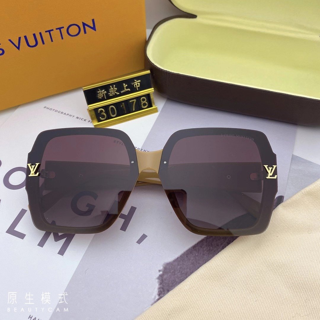 Classical Fashion Unisex Sunglasses product image 9, provided for visual reference and product detail review
