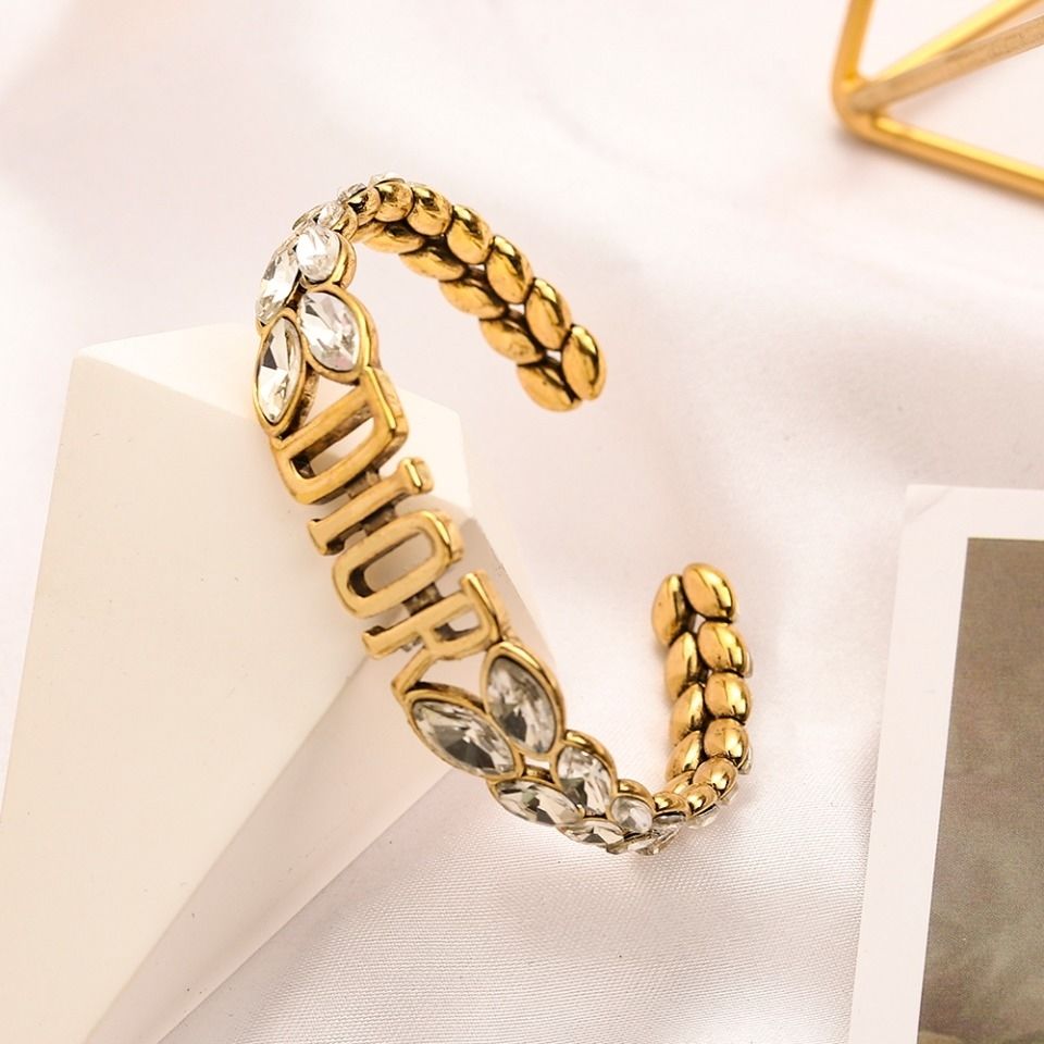 Vintage bracelet product image 2, provided for visual reference and product detail review