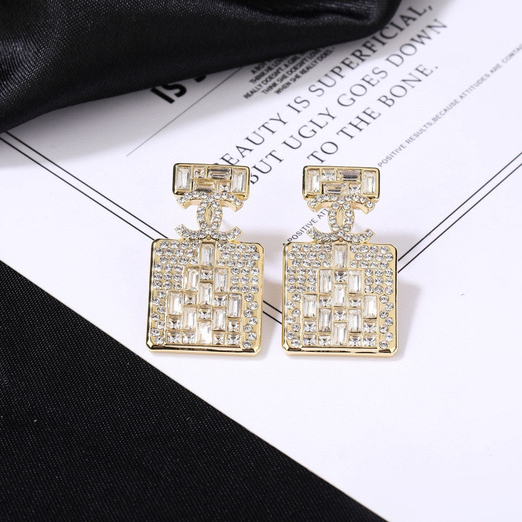 High-Quality Stud Earrings-147 product image 7, provided for visual reference and product detail review