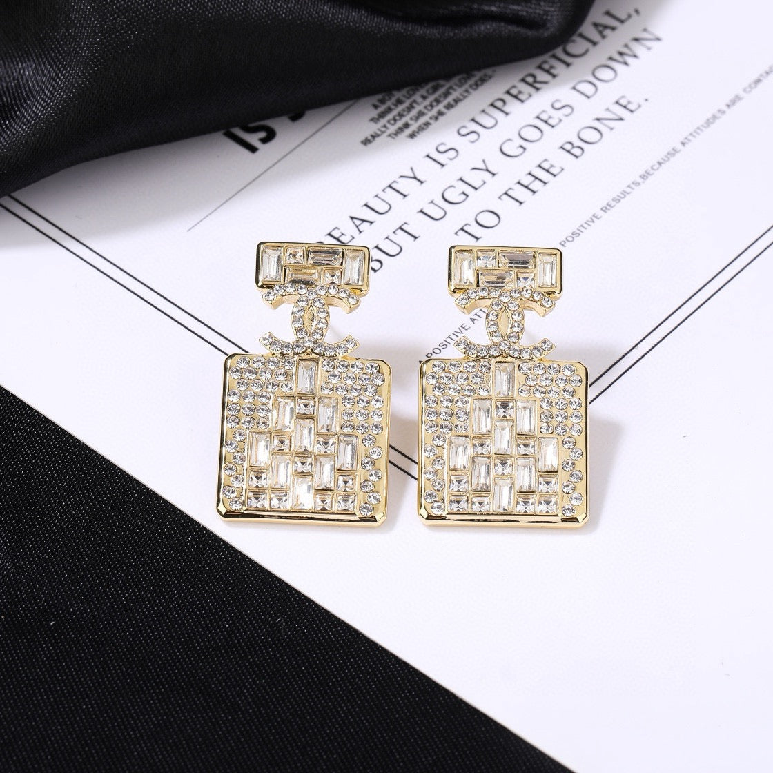 High-Quality Stud Earrings-147 product image 7, provided for visual reference and product detail review