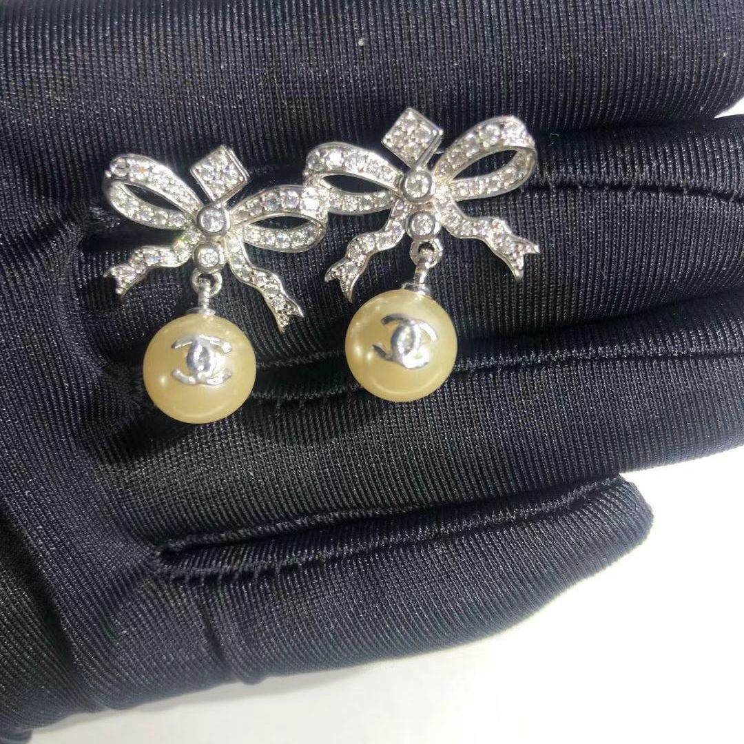 Zircon inlaid pearl steel needle earrings product image 15, provided for visual reference and product detail review