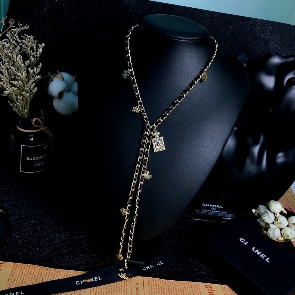 2022 alloy small fragrance double C high-grade necklace product image 4, provided for visual reference and product detail