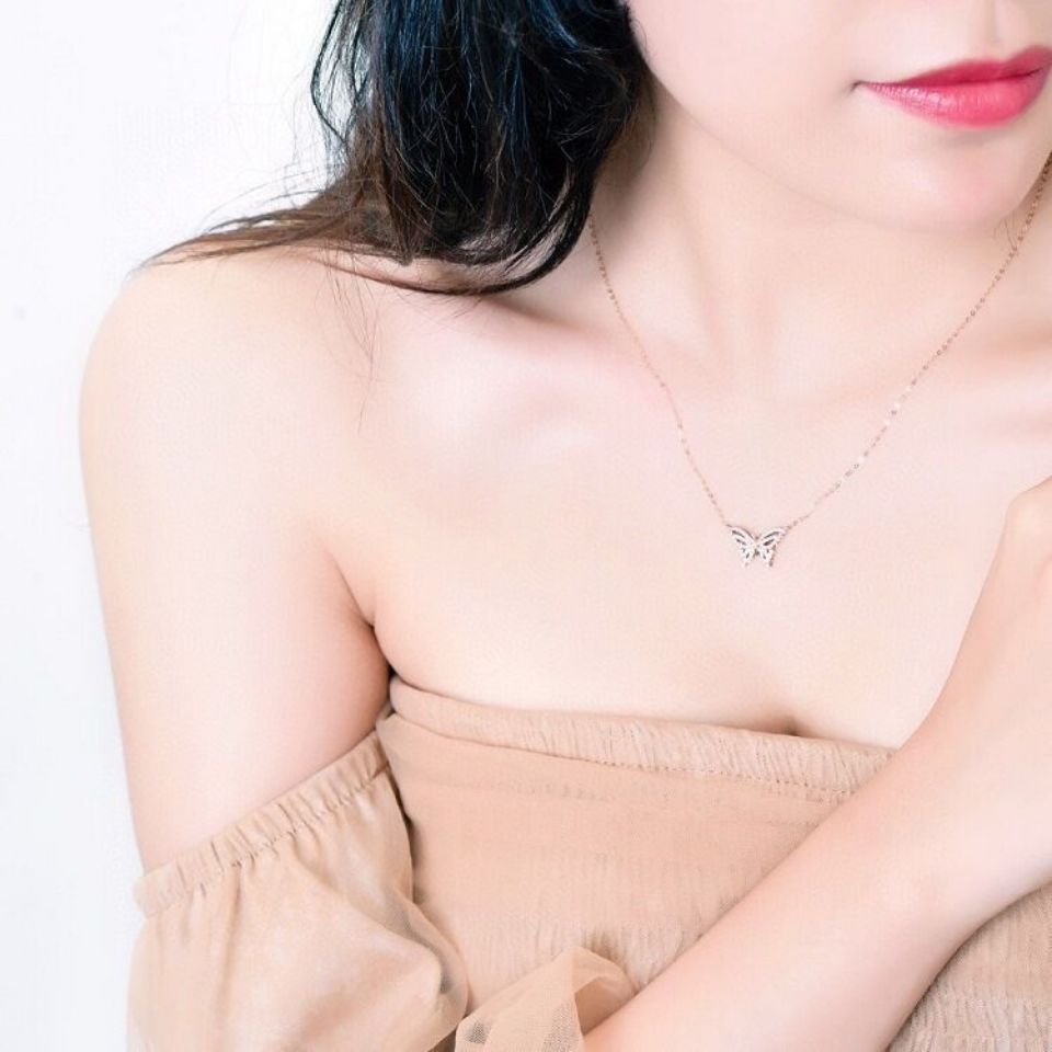 Butterfly diamond-encrusted collarbone chain product image 2, provided for visual reference and product detail review