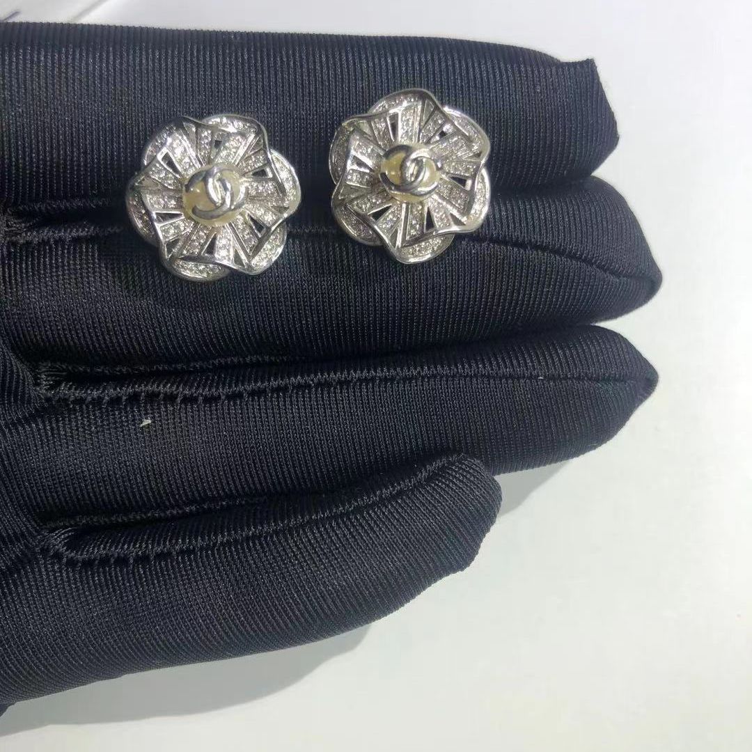 Zircon inlaid pearl steel needle earrings product image 21, provided for visual reference and product detail review