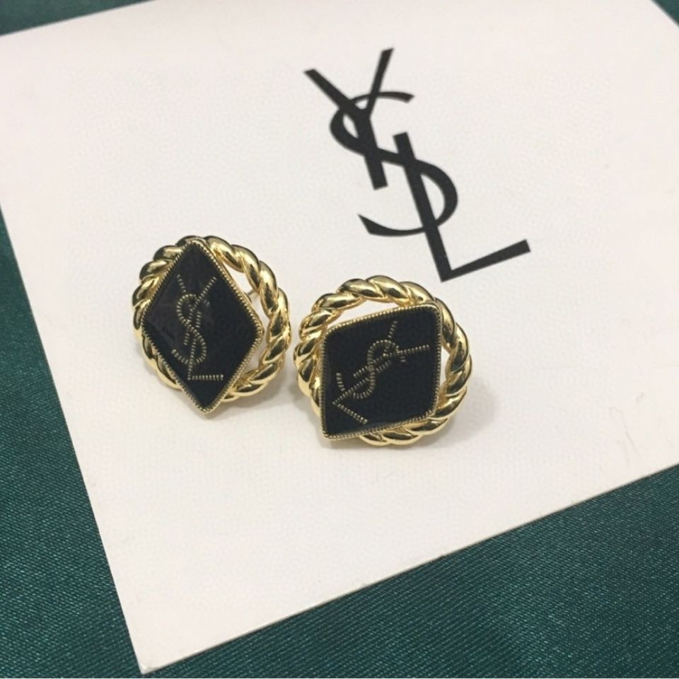 New elegant and simple earrings product image 1, provided for visual reference and product detail review