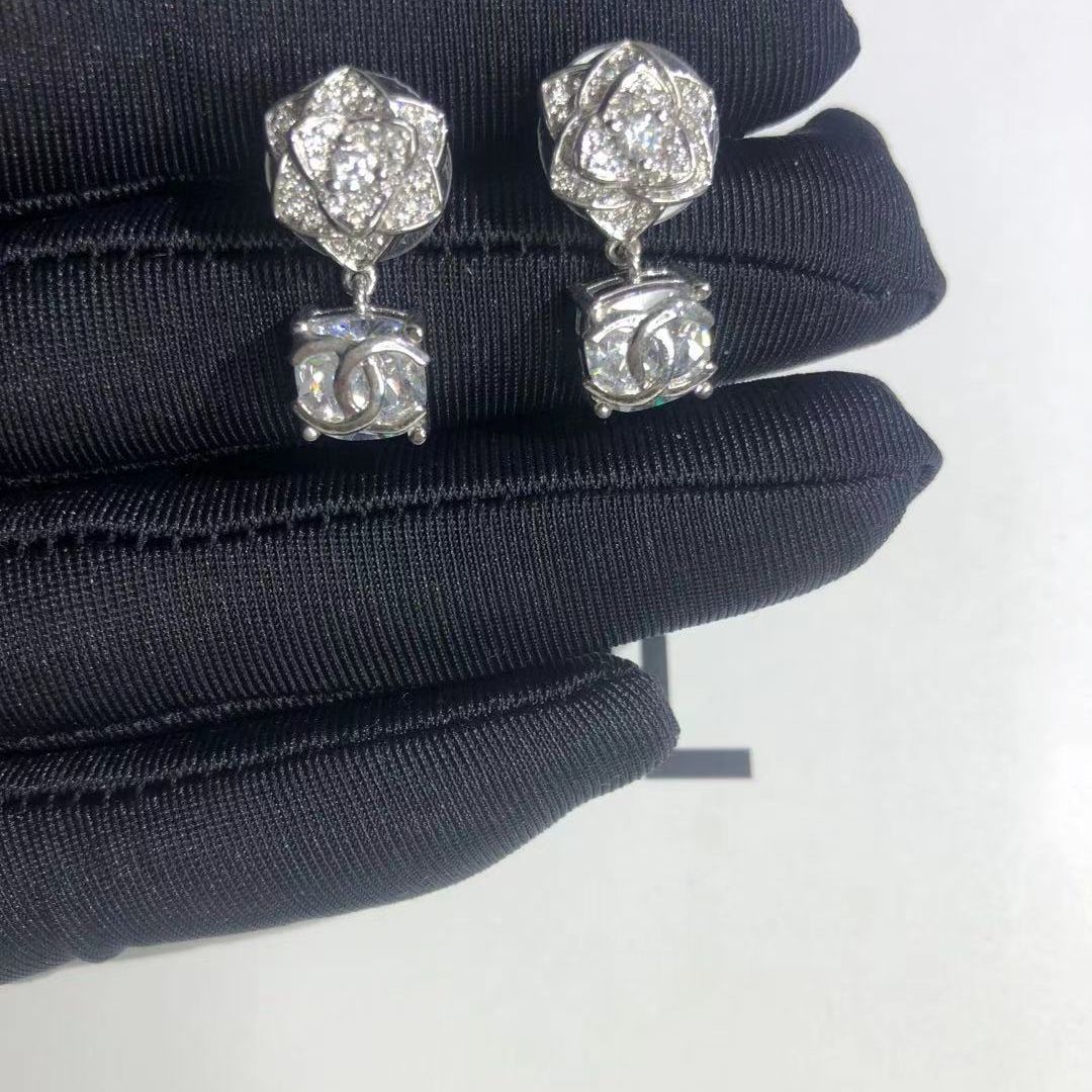 Zircon inlaid pearl steel needle earrings product image 27, provided for visual reference and product detail review