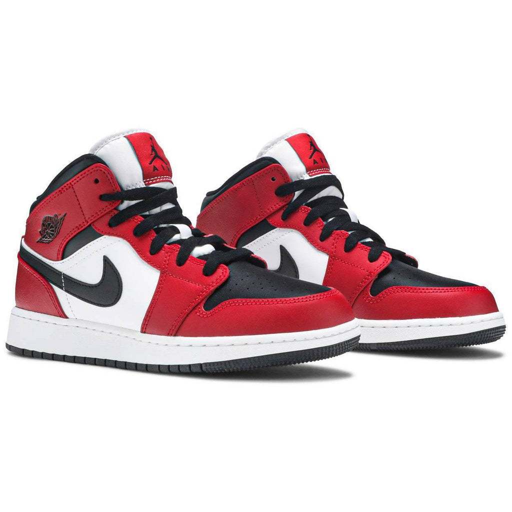Nike Air Jordan 1 Mid GS 'Chicago Black Toe' product image 5, provided for visual reference and product detail review