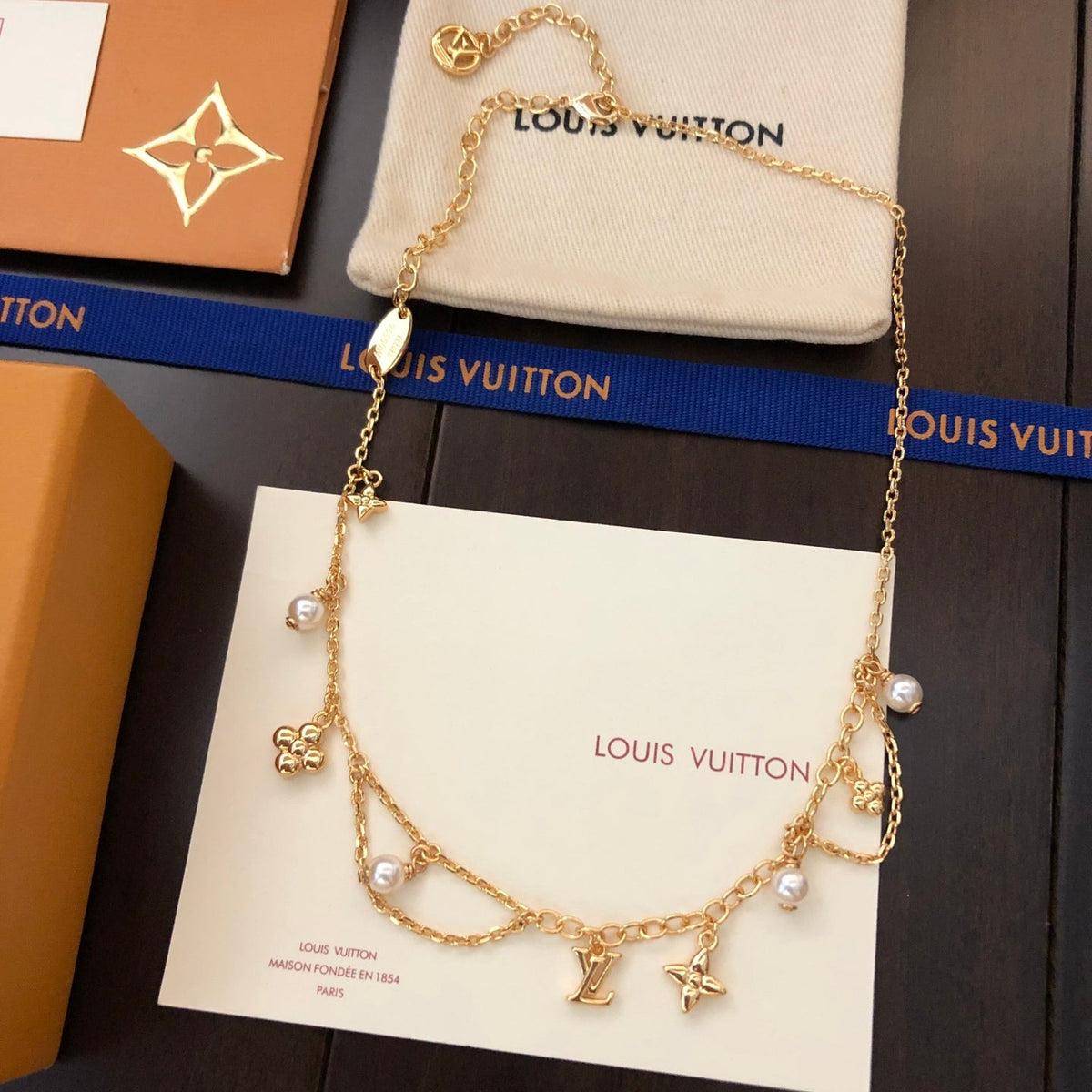 Golden Flower Pearl Bracelet & Necklace product image 2, provided for visual reference and product detail review