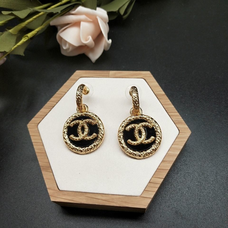 2022 new silver pin earrings product image 6, provided for visual reference and product detail review